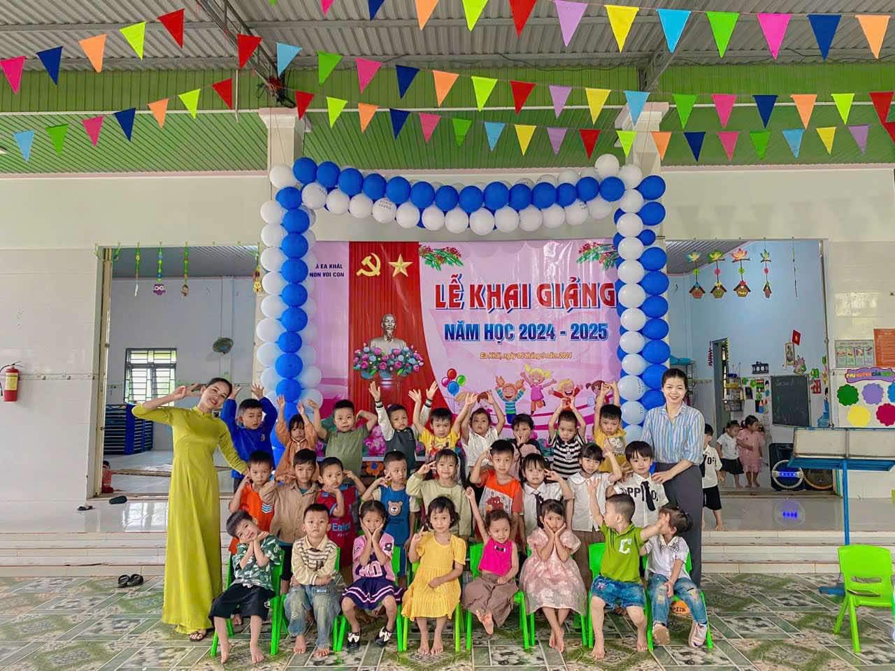 mầm non voi con